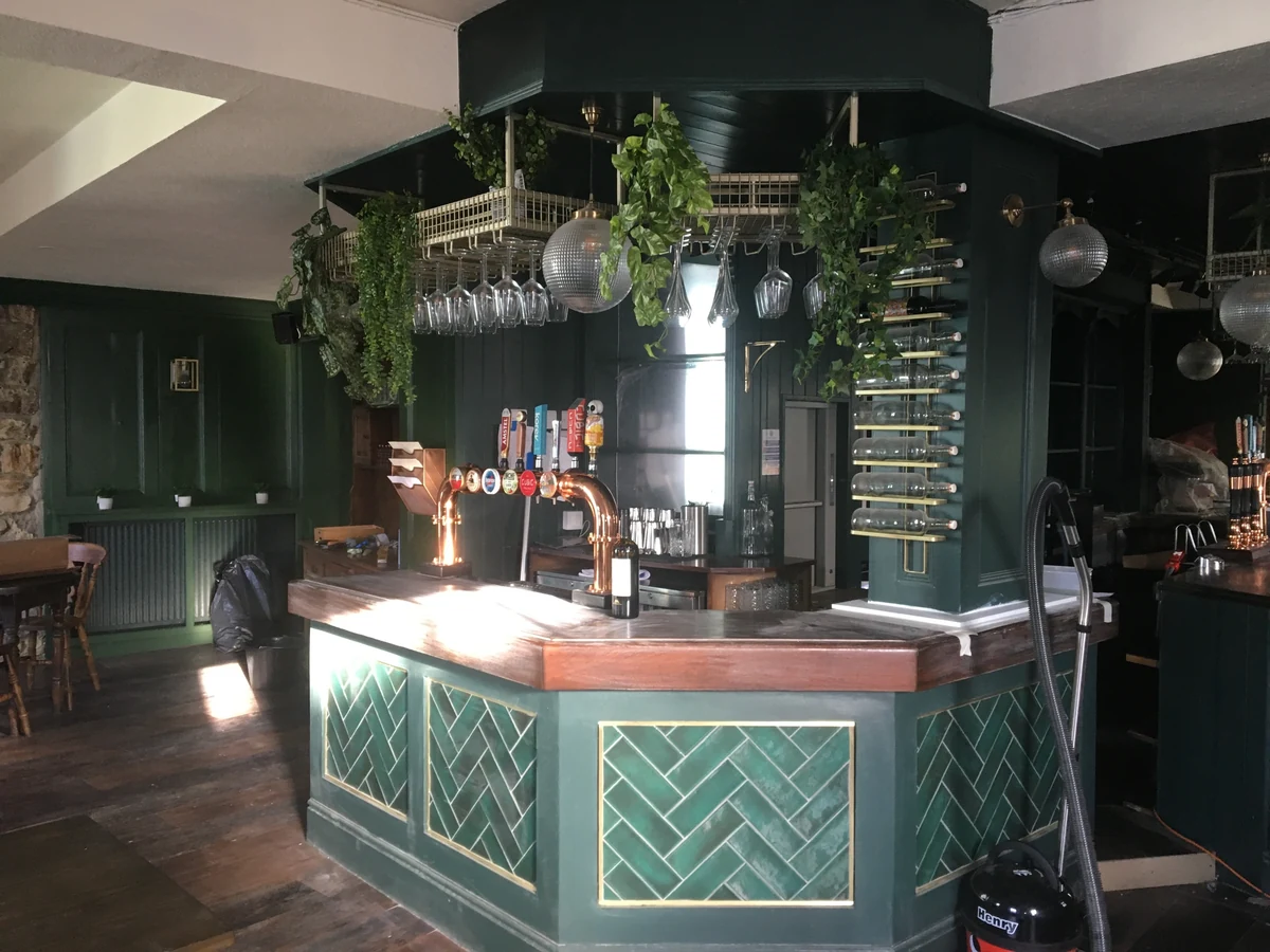 commercial-interior-pub-wooden-panelling-wallpaper-swansea-daffodil-decor-1 commercial interior pub wooden panelling wallpaper swansea daffodil decor 1