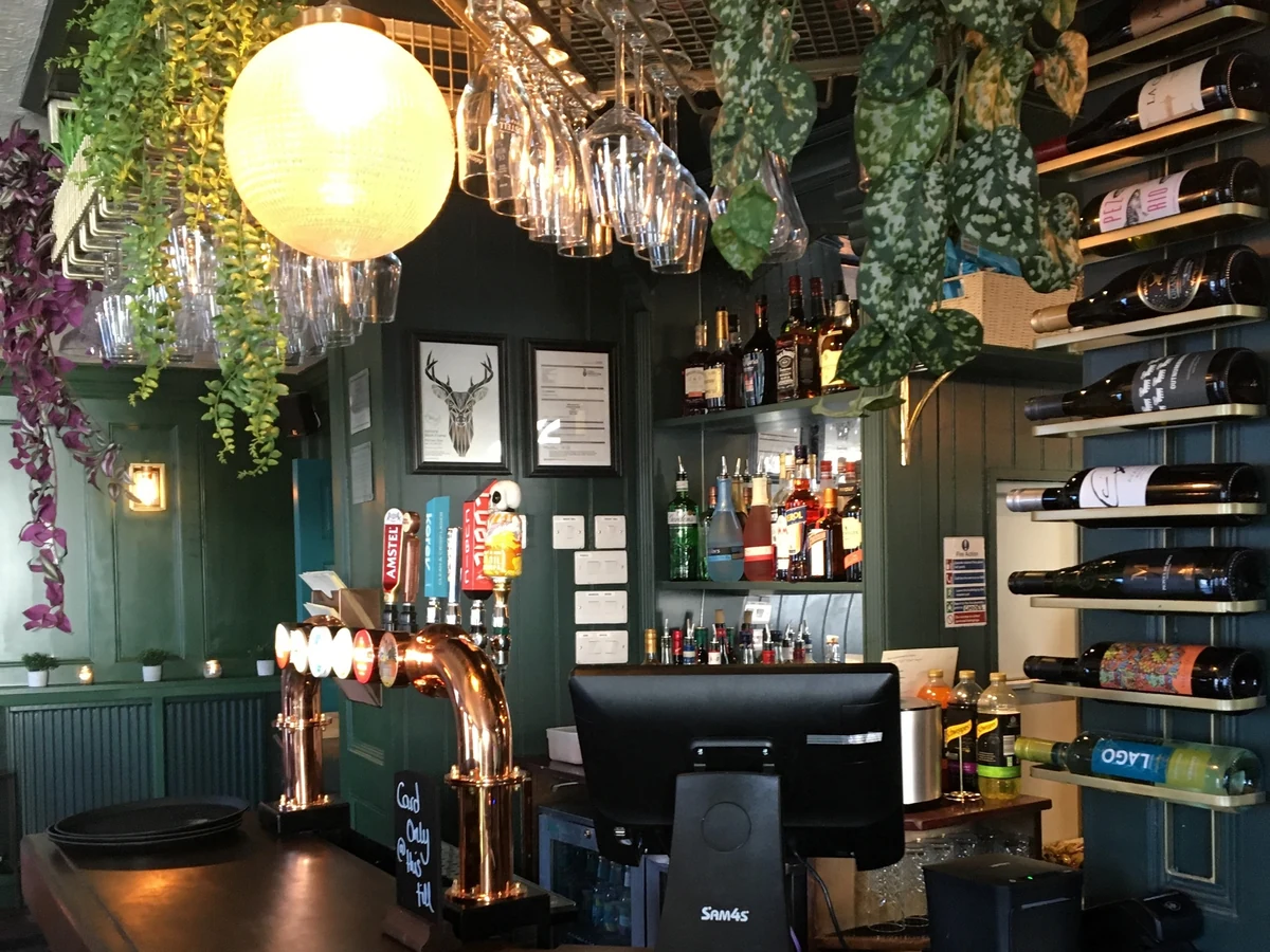 commercial interior pub wooden panelling wallpaper swansea daffodil decor 3