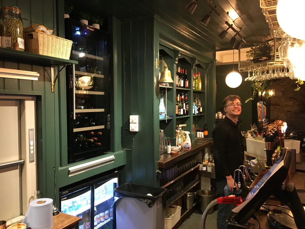 commercial interior pub wooden panelling wallpaper swansea daffodil decor 9