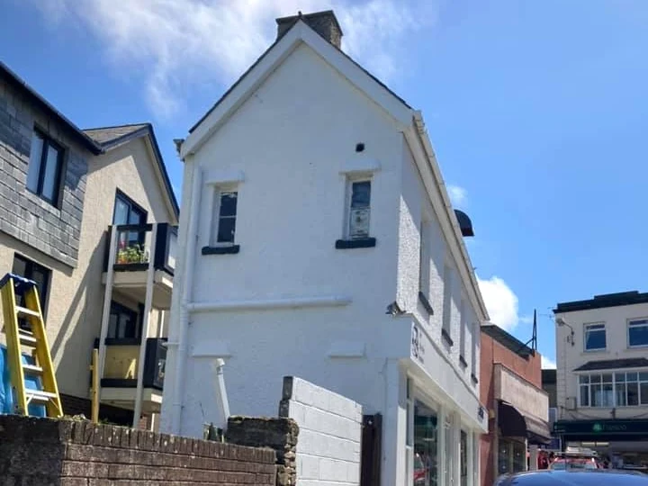 commercial painting white painted art gallery shopfront mumbles daffodil decor 5