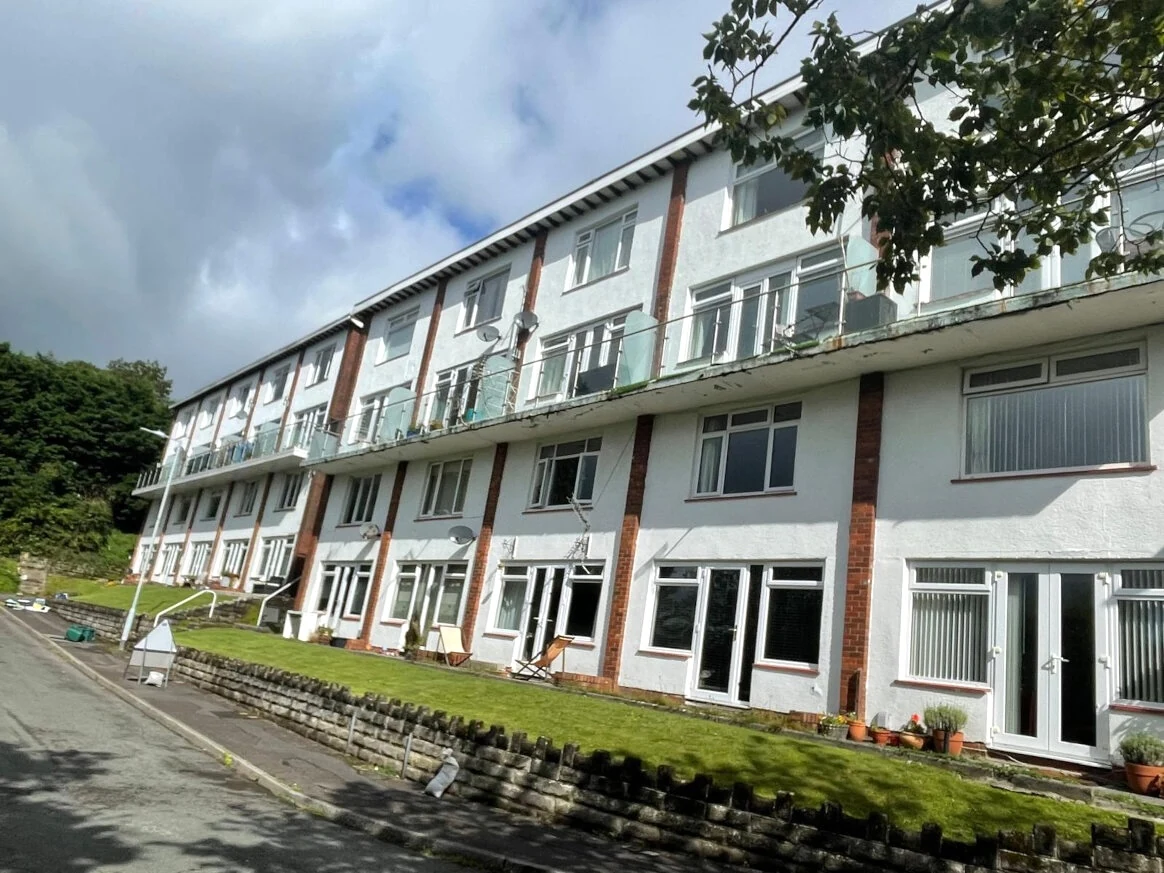 exterior-painting-white-painted-house-exterior-swansea-daffodil-decor-4 exterior painting white painted house exterior swansea daffodil decor 4