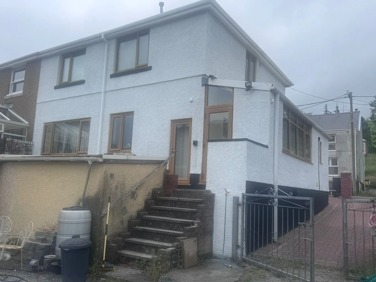 house-exterior-repaint-swansea-daffodil-decor Full exterior house repaint by decorators covering Neath