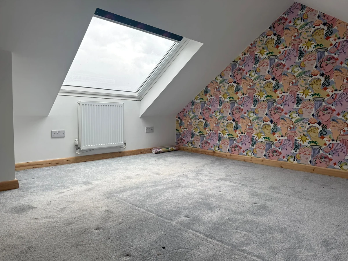 wallpapering-feature-wall-swansea-daffodil-decor-3 wallpapering feature wall swansea daffodil decor 3