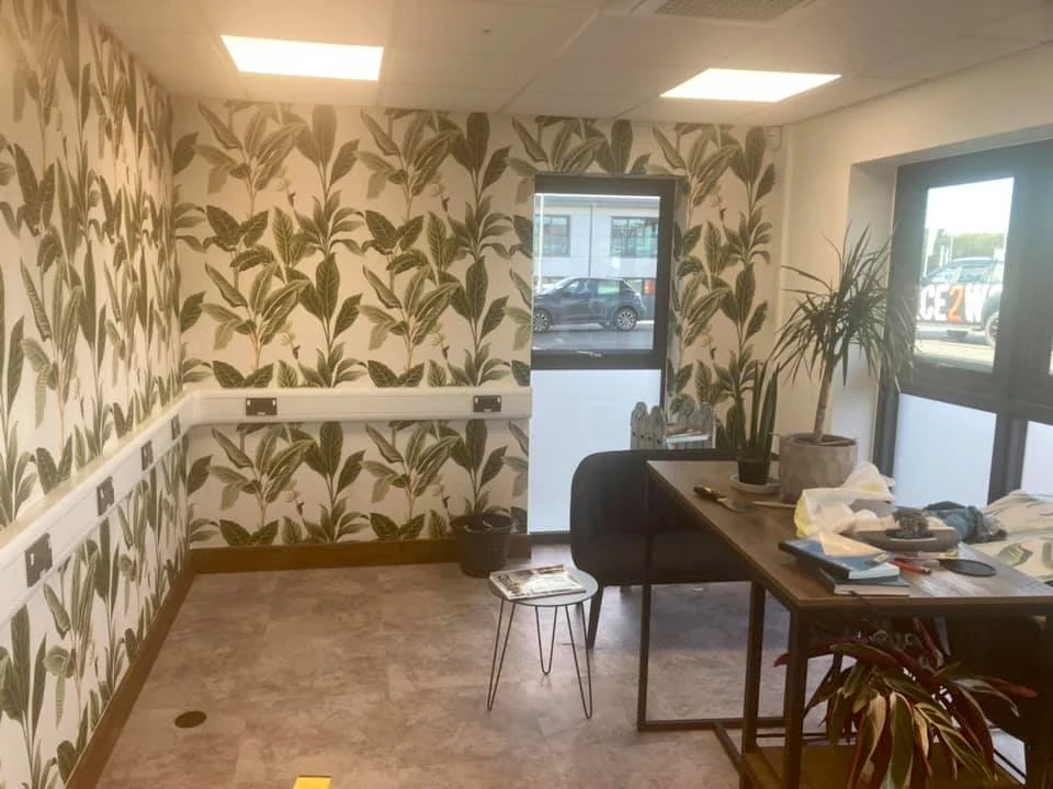 wallpapering tropical palm leaf feature wall dining room swansea daffodil decor 2